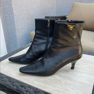 Vintage Booties Prada 👄